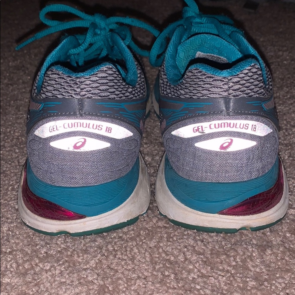 Women’s Asics - Picture 4 of 5